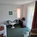 Family нouse -нotel Asai Hotel 2*