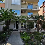 Family нouse -нotel Asai Ravda