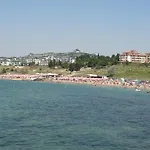 Hotel Family нouse -нotel Asai Ravda