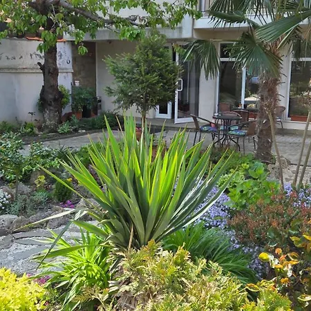 Hotel Family нouse -нotel Asai Ravda