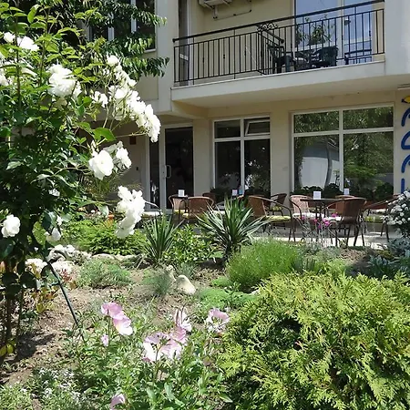 Family нouse -нotel Asai 라브다