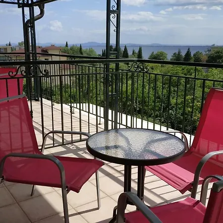 Family нouse -нotel Asai 라브다