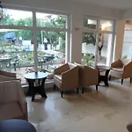Family нouse -нotel Asai מלון