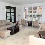 Family нouse -нotel Asai Ράβντα