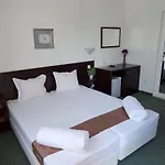 Family нouse -нotel Asai מלון 2*