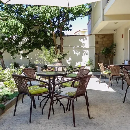 Family нouse -нotel Asai Ράβντα
