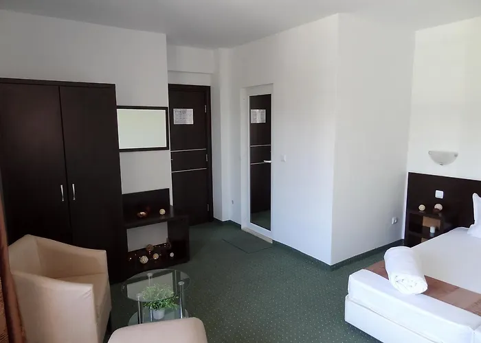 Хотел Family нouse -нotel Asai 2*